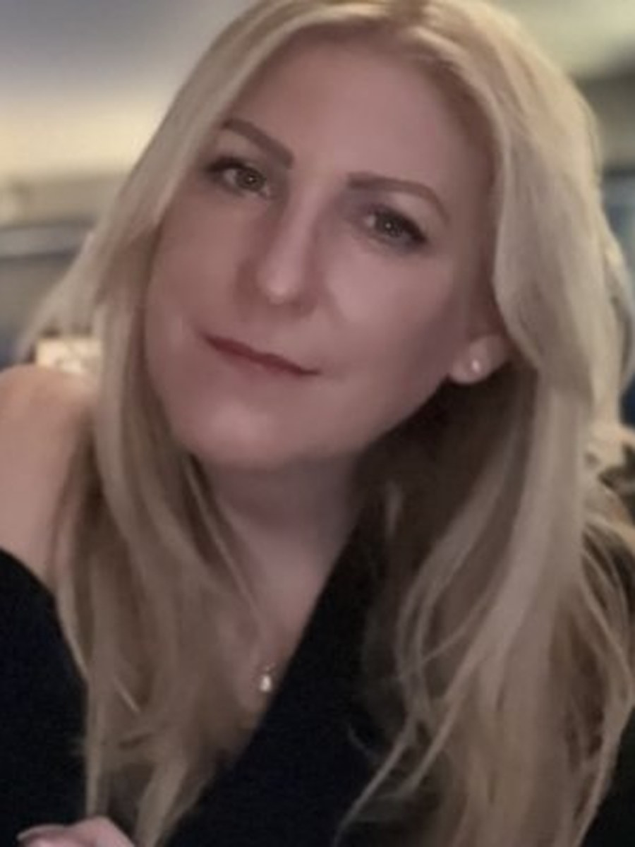 Dr Paula Richards, Chartered Counselling Psychologist at Clarity Wellbeing Clinic Nuneaton
